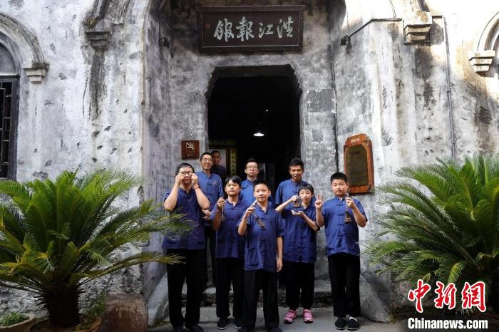 �Y�ψD���ɰ������ں齭���̳��ЌW(xu��)�̵��Ļ������齭���̳� ���D