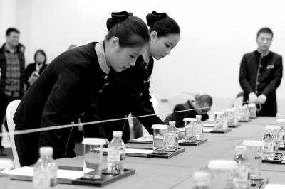 APEC��(hu��)��(ch��ng)����(w��)̽�أ�Ů����(w��)�T�^픕�����վ��(�D)