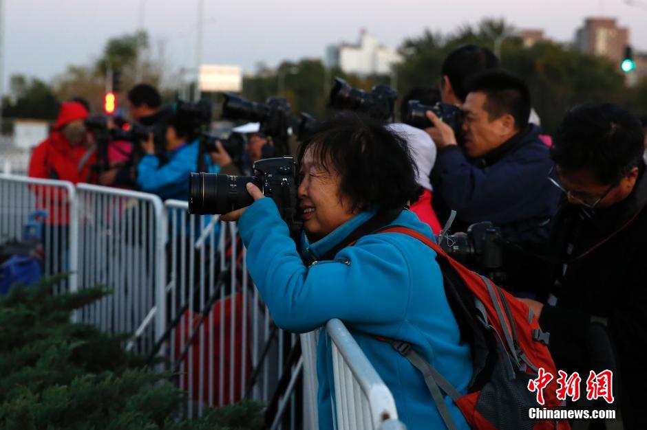 APEC���^�ɱ����¾��c