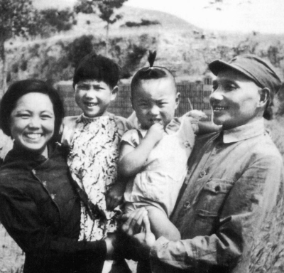 �䰲���g����Сƽ��׿�շ�D�c�LŮ���֡��L�����㷽��Ӱ