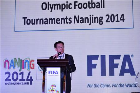 �Ͼ����W����麞�xʽ�ڌ��e�� �Ї�Ů���cī����{�ױȁ�ͬ�M