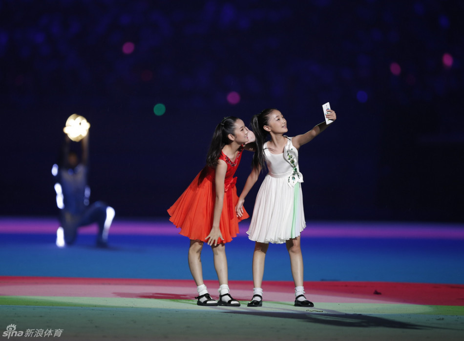 �Ͼ����W���]Ļʽ�A�M��Ļ �ͺ�ʢٝ