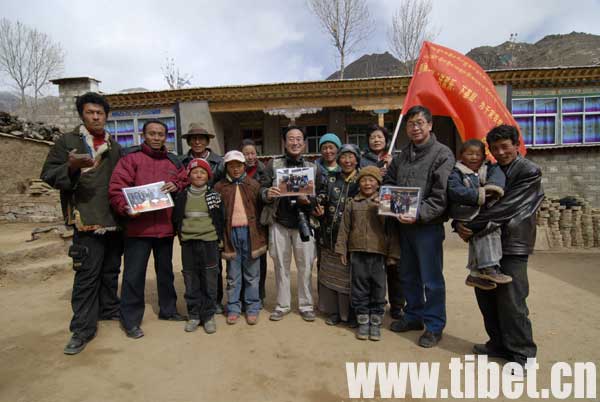 2007��2��15�������_������l(xi��ng)6�匢�F(xi��n)����ӡ�ĺϼҚg��Ƭ�ͽo��ɣ����һ�Ҳ���Ӱ����