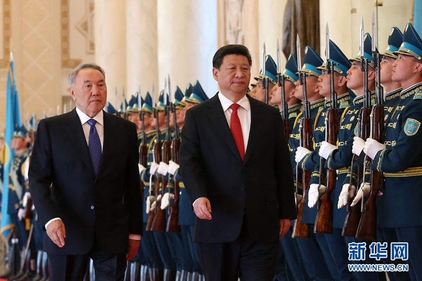 5��7�գ�������ϯ��(x��)��ƽ�ڰ�˹���{��ϯ���_��˹̹���y(t��ng)�{������Ү���e�еĚgӭ�xʽ�� ���A��ӛ�� ���d�� �z