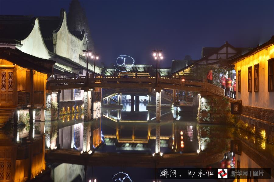 ���@���W