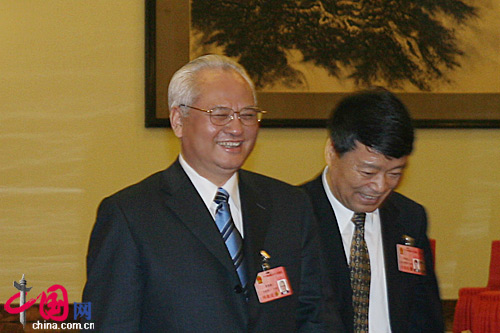 �������L��W�e���^�������ñ��TһЦ���^