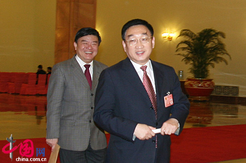 ˮ�����L��ף��D�󣩡��l�����L��ã��D�ң����^�������ñ��TһЦ���^