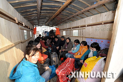 1��31�գ� һЩ���l�W��������չ��ˆT�����ɴ��ؼҡ� ��̎��eɽ�^�İ��ջ�ɽ�h��1��12��������50��һ�����ش�ѩ�ģ�ɽ·��ͨ�����S��ɽ�^Ⱥ�����l�ͳ������衣���������ڴ_����ȫ����r�£����÷��ӎXˮ��������l���ӏ�ˮ·���\���R�r���{ʮ�חl���δ��䮔���\����Ŀǰ��20���l���\��ֻ�վ��\ݔ����1000�����ҡ��������������P���T��ȡ24С�r��ȫ�O�صȶ�헴�ʩ�_���˿Ͱ�ȫ��