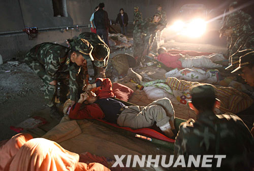 5��21�����侯�ٱ������ɽ�������o���T���������侯�Ĵ���꠿���L���������I�ؾ�꠆T����ֱ���Cǰ���봨�hӳ������I�ȱ��������ɽ�����͹��_�վ�е��܂�Ⱥ���������ɽ���Ώ��s��ֱ���C�ڍ{���бP���낀С�r�Ҳ��������c���侯�ٱ���ȡ�K���������Y�Ϸ�ʽ���Ŀ��Б�ֱͣ���C�������_չ�Ѿ��Є���