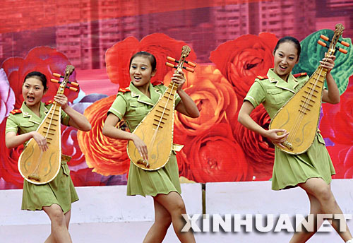 10��21�գ��侯Ů��ʿ�ڱ��ݸ����f����Ŀ�� ���գ���ힸ�����̫ꖳ��D�D�Ͼ�Ⱥ���g�c�h��ʮ�ߴ󡱴���Ⱥ���ݳ������Ͼ�ˮľ�ػ��V���e�С�һЩ��ˇ�����ߺ���^Ⱥ���d���d�裬�g�c�h��ʮ�ߴ�����]Ļ�� ���A��ӛ�� �O�� �z