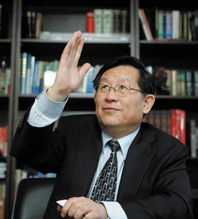 ����С���� �f䓣��h����1952��8�������Ϻ��ˣ��¹��h�h�T�����˄�˹�������I(y��)��W(xu��)�Cеϵ���I(y��)���о����W(xu��)�v����ʿ�W(xu��)λ�������������Ϻ�ͬ����W(xu��)У�L���F(xi��n)��ȫ�����f(xi��)����ϯ���¹��h������ϯ���ƌW(xu��)���g(sh��)�����L��