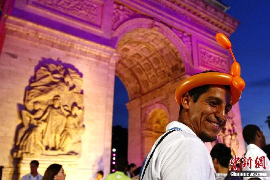 8��23���������ڵ�26�������W���ļ��\�ӕ��]Ļʽ�����ڡ�����֮�����e�С��D������֮��ǰ����������صĴ�W�����g�c�]Ļ��������ӛ�� ���� �z