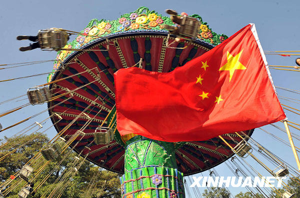 10��2�գ��ο���ɽ��̫ԭ��ӭ�ɹ��@��������D�w܇��