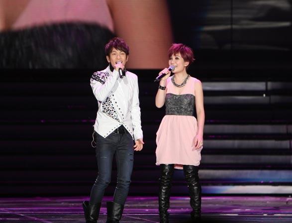 ��ҕ�W�j���� BLUE����׶ȁ��A�ݳ�